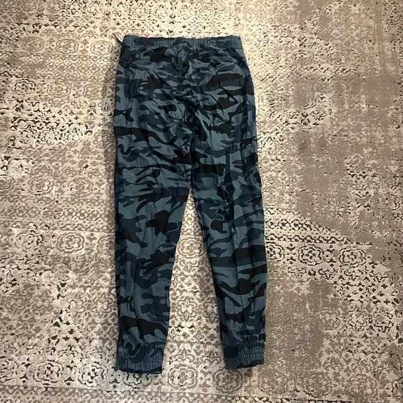 Non brand pants - Picture 2 of 2